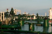 梦见殴打国际油价周二收高 地缘政治担忧与美元走弱双重支撑